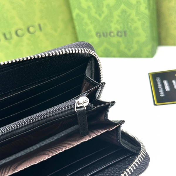 グッチ財布コピー着用イメージ